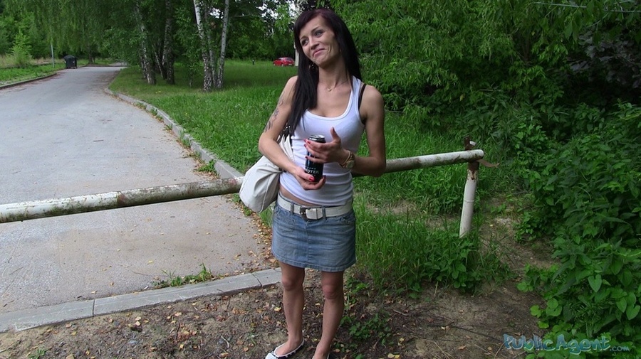 Slim dark hair cutie in white top and jeans - XXX Dessert - Picture 4