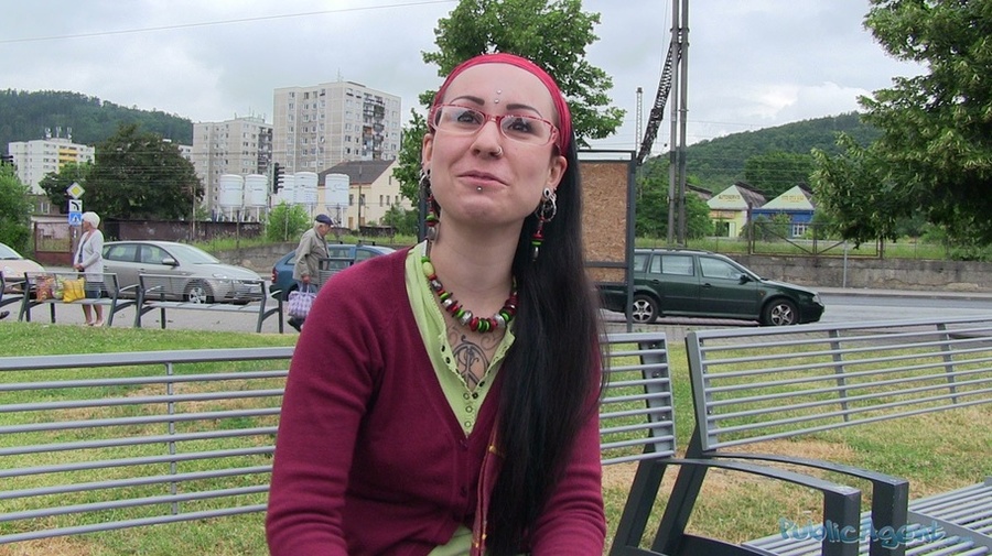 Tattooed babe in green top, red headband an - XXX Dessert - Picture 1