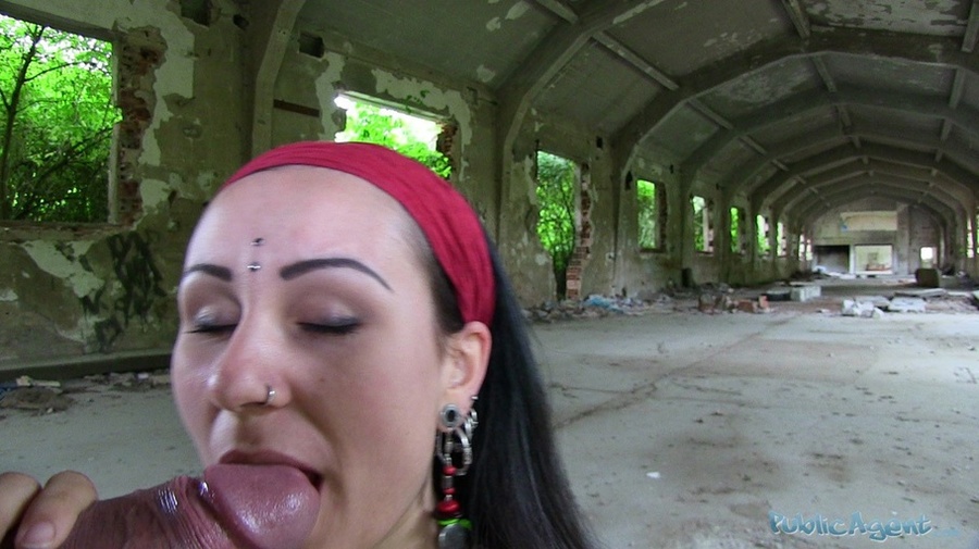 Tattooed babe in green top, red headband an - XXX Dessert - Picture 6