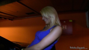 Slim small tits blonde in blue top blows - Picture 1