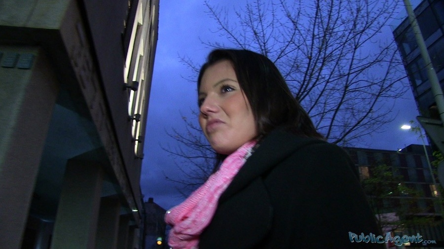 Brunette in black coat and pink bra sucks a - XXX Dessert - Picture 3