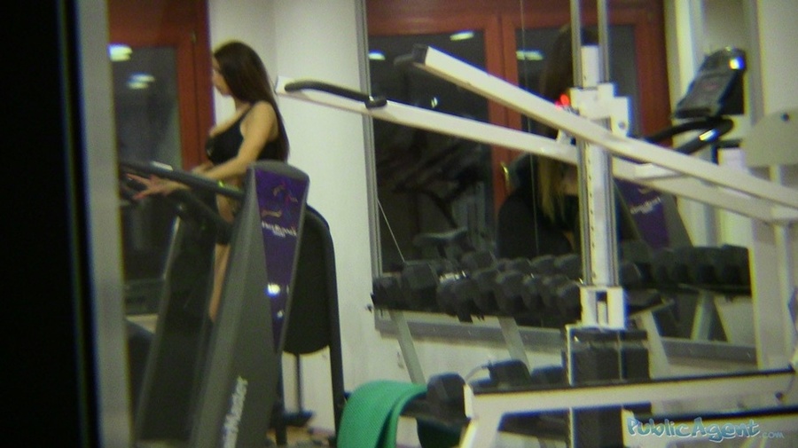 Hot sexy brunette in black working out in g - XXX Dessert - Picture 2