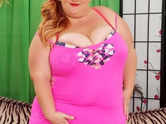 Sexy chubby brunette in hot pink dress and blue bra - Picture 3