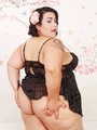 Tattooed chubby brunette in dark spotted - Picture 3