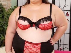 Delicious big brunette in red and black lingerie shows - Picture 1
