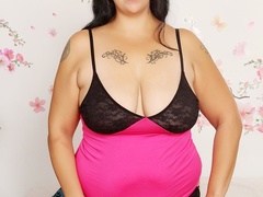 Tattooed dark hair big babe in black and pink screws red - Picture 1