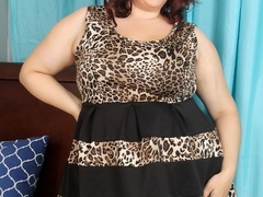 Cute chick in leopard print dress and black lingerie - Picture 1