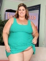 Hot plump brunette in short green dress - Picture 2