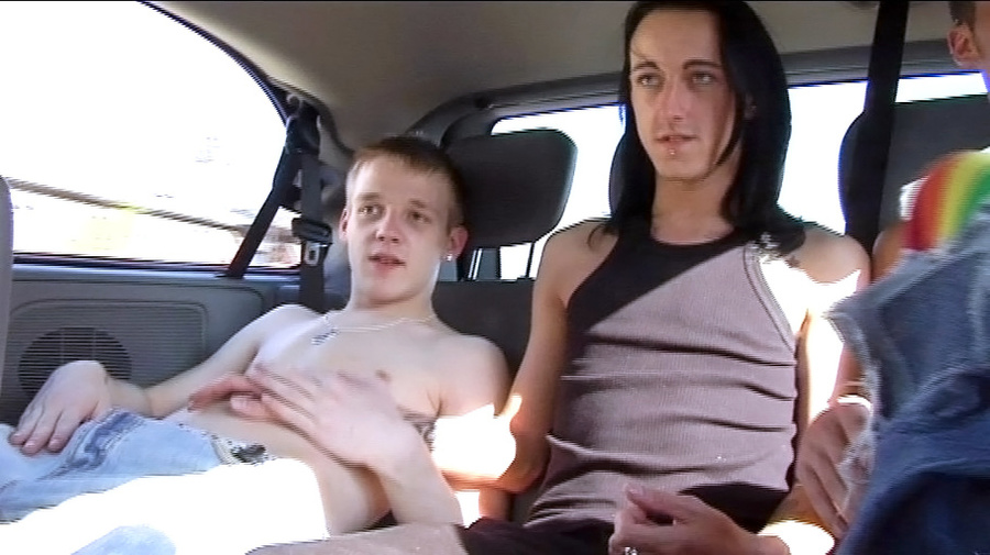 Tattooed guy in black sucks dicks in car an - XXX Dessert - Picture 2