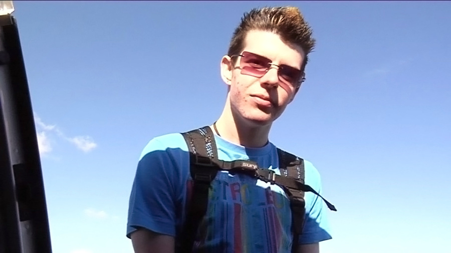 Hot dude in blue T-shirt joins two guys in  - XXX Dessert - Picture 1