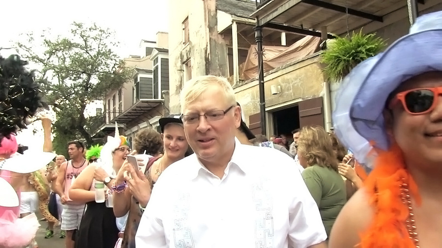 Randy tattooed guy leaves parade to get suc - XXX Dessert - Picture 1