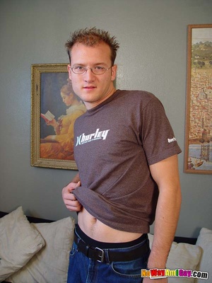 White hunk with glasses lubes his dick u - Picture 3