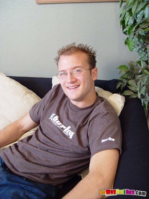 White hunk with glasses lubes his dick u - Picture 4