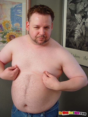 Chubby white guy takes off his clothes a - Picture 4