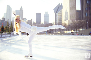 Dreamy blonde ice skater in white soaks  - XXX Dessert - Picture 1