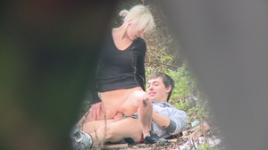 Blonde with shaved cunt pleasures hot fuck in the park - Picture 10