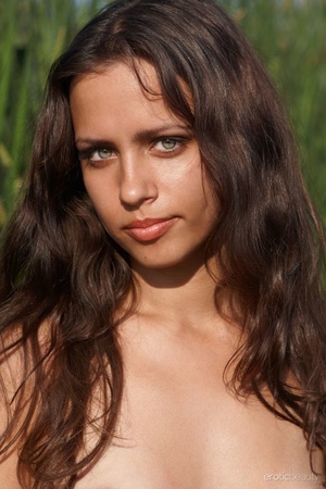 Naked beauty with full lips and accurate - XXX Dessert - Picture 11