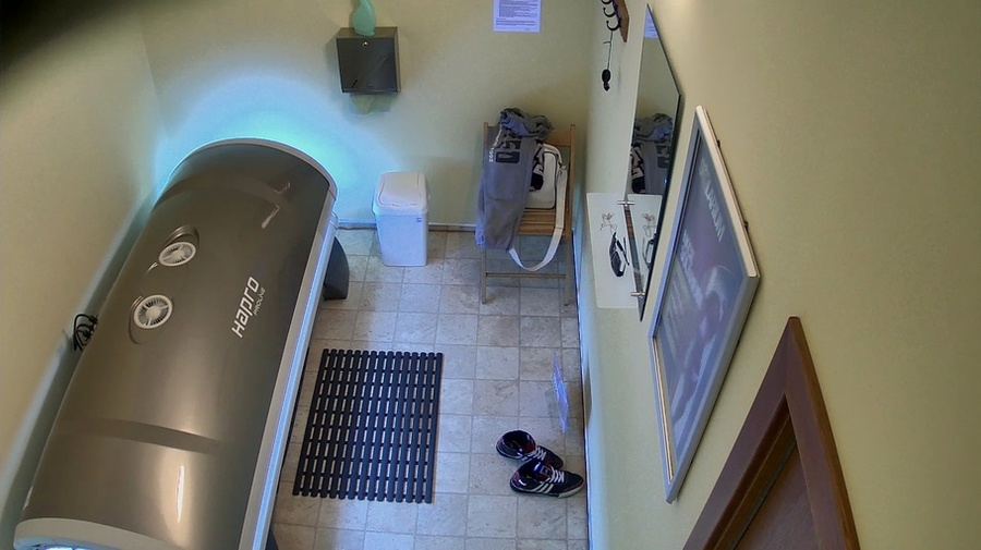 Teen twink is undressing his smooth body at solarium - XXXonXXX - Pic 4