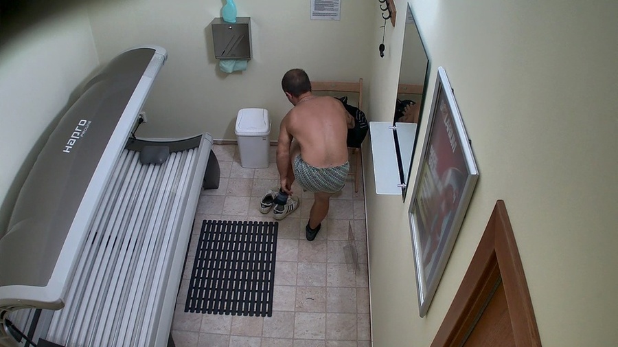 Strong bald hunk is showing off his sexy bo - XXX Dessert - Picture 2