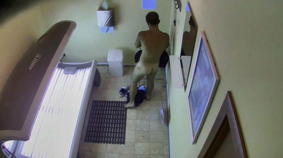 Strong bald hunk is showing off his sexy bo - XXX Dessert - Picture 6