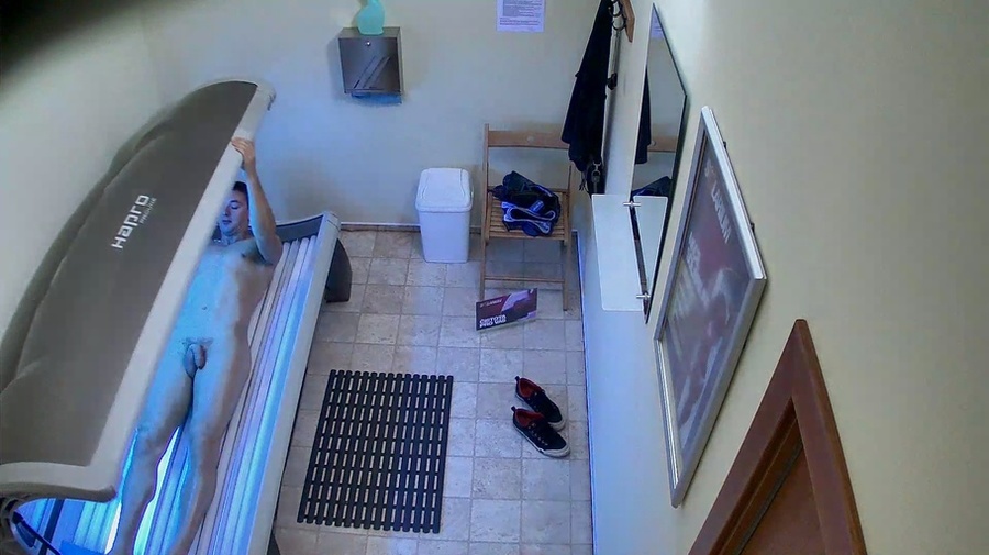 Twink got in solarium and playing his uncut - XXX Dessert - Picture 3