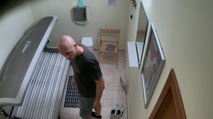 Young bald twink with big dick undressing at solarium - Picture 1