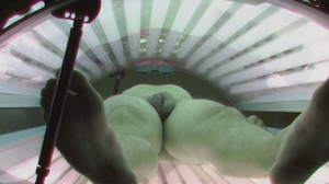 Young bald twink with big dick undressing at solarium - Picture 4