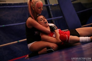 Blonde and a brunette wrestle in a boxin - Picture 9