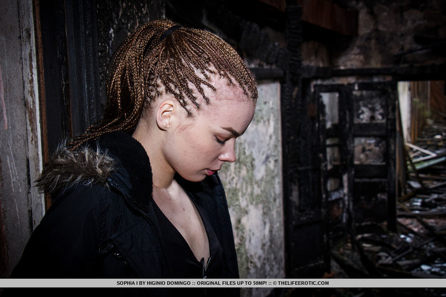 Slut in trench coat opens up and teases her - XXX Dessert - Picture 3