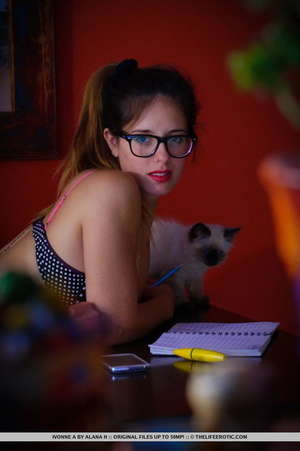 Nerdy chick gets on the table and spread - Picture 1