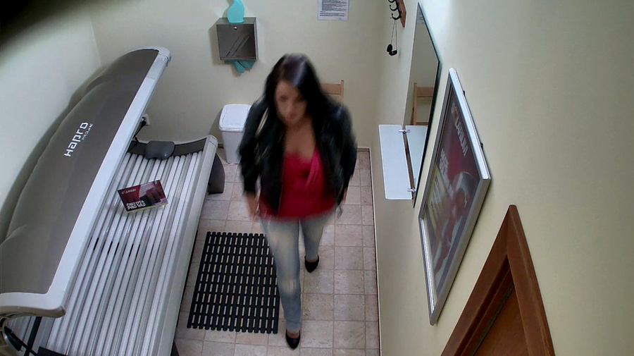 Black-haired lady with big boobs and light blue jeans - XXXonXXX - Pic 8