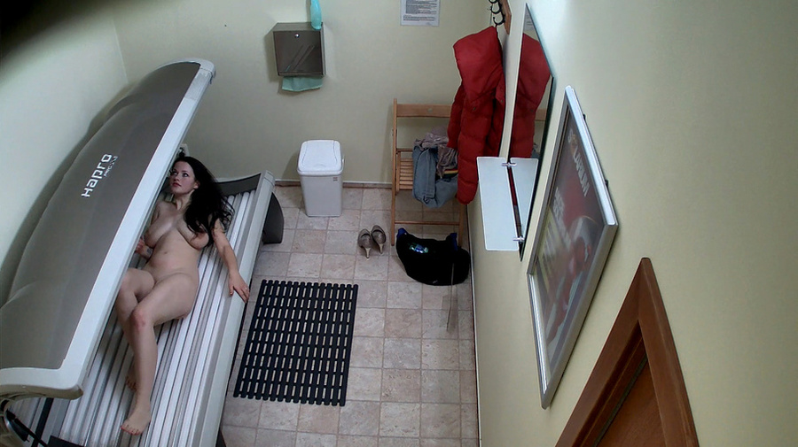 Long-haired brunette with massive and natural saggy tits - XXXonXXX - Pic 3