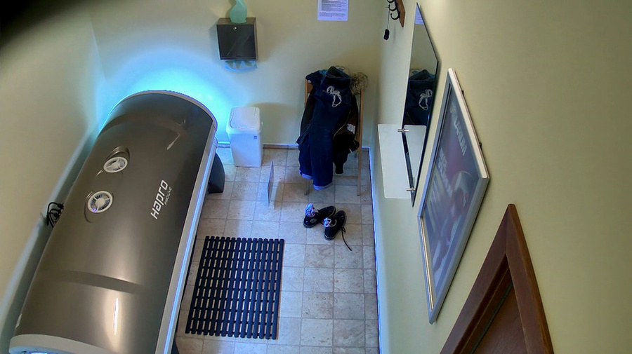 Big-booty babe showed off her enhanced tits on hidden cam - XXXonXXX - Pic 5