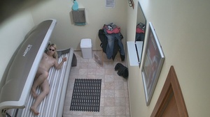 Blonde in black panties and red bra is about to tan - Picture 7