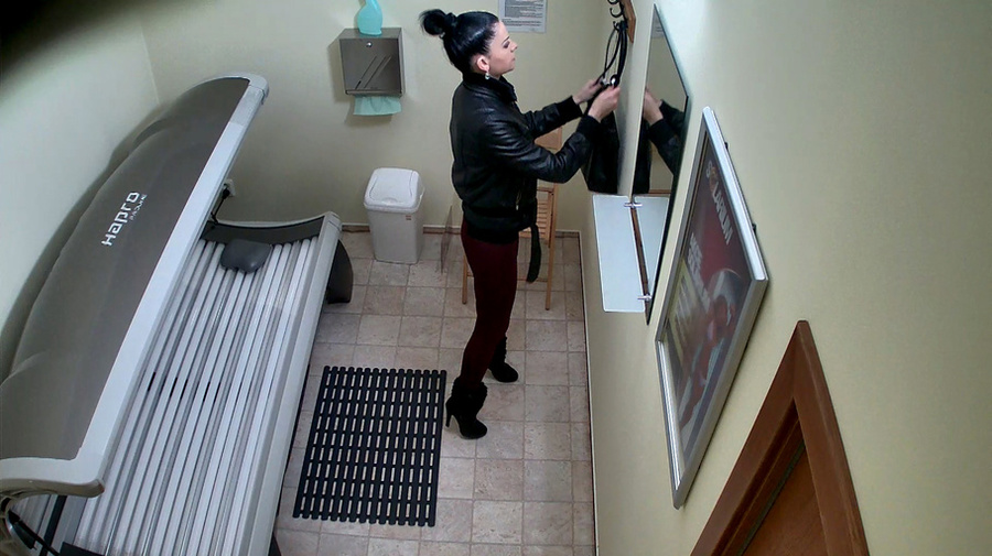 Brunette in vinous pants and sexy blue bra undresses in solarium - XXXonXXX - Pic 8