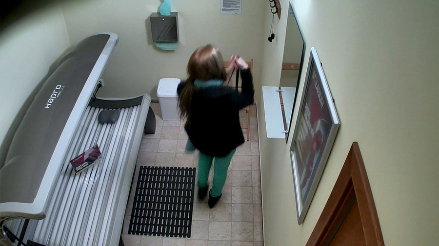 Redhead babe in green pants and huge green scarf - XXXonXXX - Pic 1