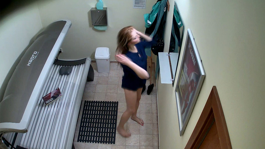 Redhead babe in green pants and huge green scarf - XXXonXXX - Pic 2