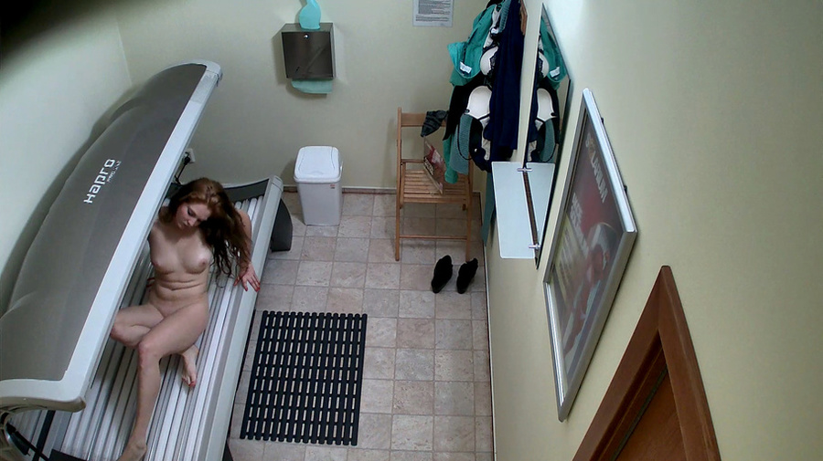 Redhead babe in green pants and huge green scarf - XXXonXXX - Pic 3