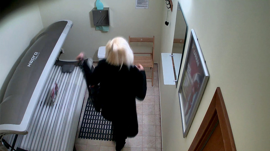 Woman with short and shiny hairs adores black outfit - XXXonXXX - Pic 1