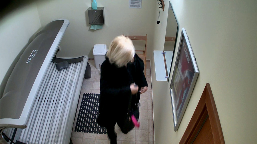Woman with short and shiny hairs adores black outfit - XXXonXXX - Pic 8
