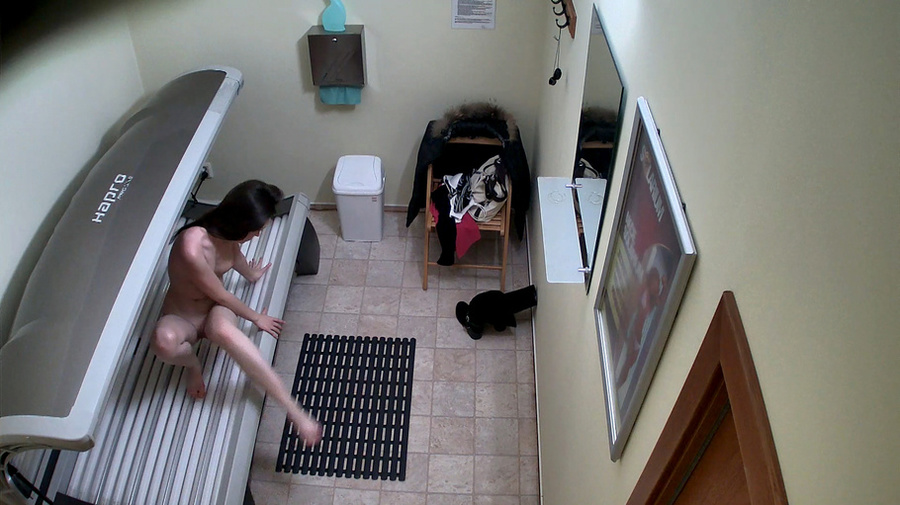 Young brunette with slim body shape is enjoying solarium - XXXonXXX - Pic 6