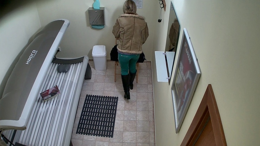 Chick with light brown hairs came here to get her skin tanned - XXXonXXX - Pic 1