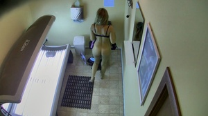 Chick with light brown hairs came here to get her skin tanned - Picture 9