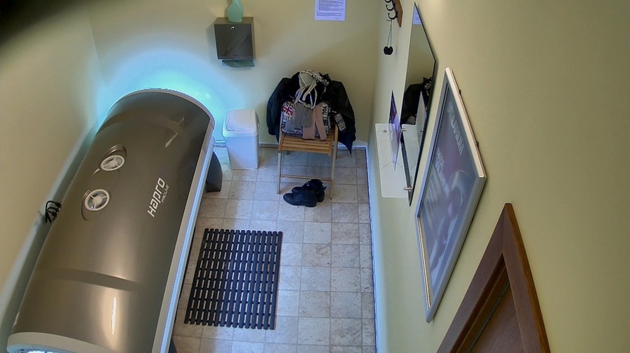 Dressed in black brown-haired girl in solarium - XXXonXXX - Pic 5