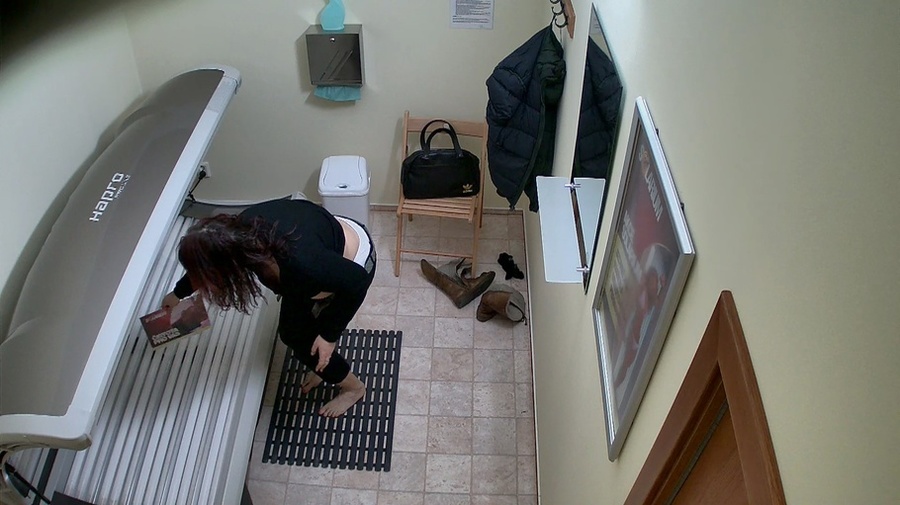 Chubby woman with brown hair and white pants - XXXonXXX - Pic 8