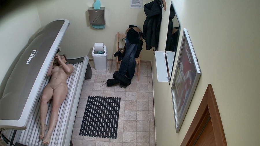 Blondie slowly undresses her dark outfit in the solarium - XXXonXXX - Pic 3