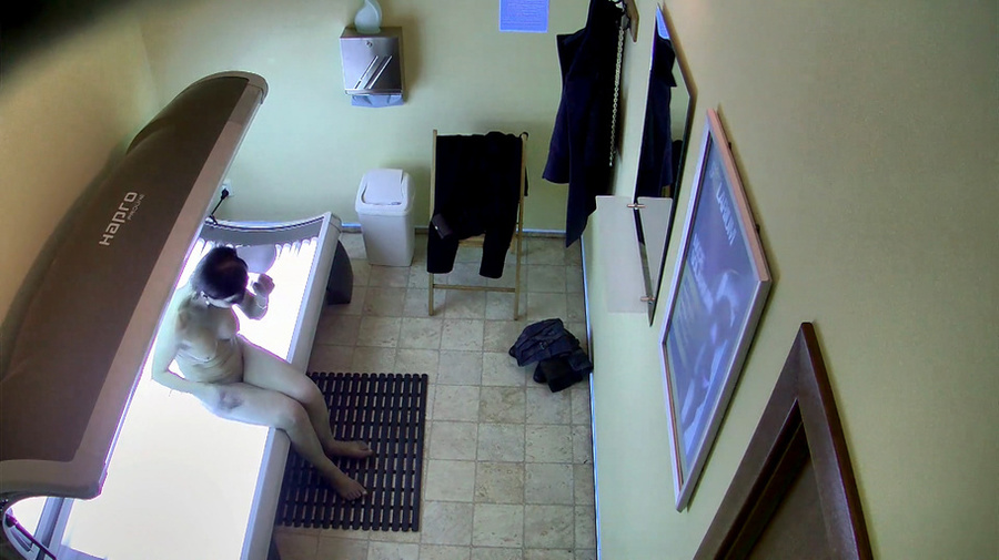 Woman with big tits and short hairs in the solarium - XXXonXXX - Pic 6