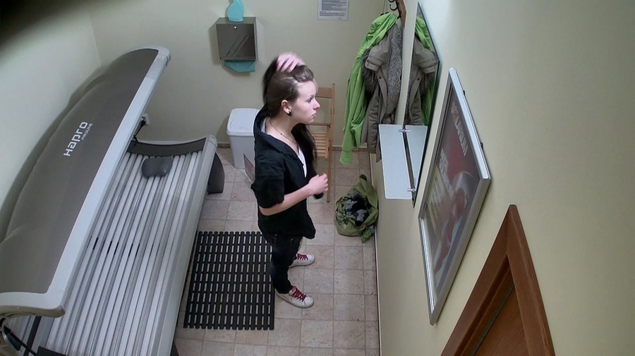 Brunette with tan lines looks good in her blue jeans - XXXonXXX - Pic 8