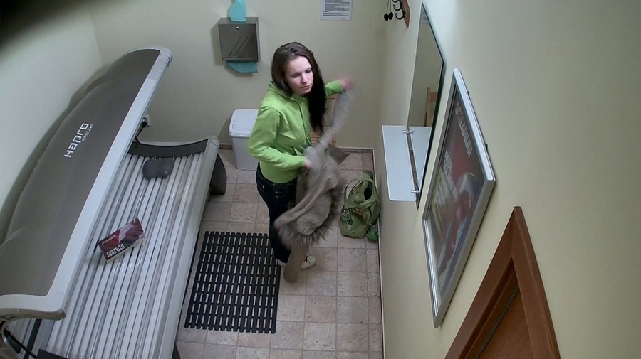 Brunette with tan lines looks good in her blue jeans - XXXonXXX - Pic 9