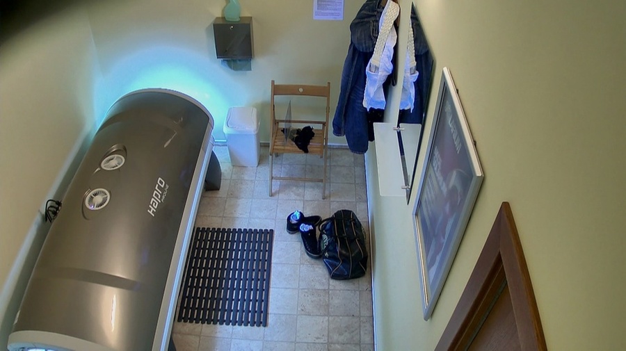 Hardcore-looking tattooed blonde in sexy casual outfit - XXXonXXX - Pic 6